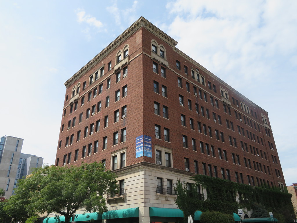 The Versailles Apartments 5254 S Dorchester Ave Chicago, I… Flickr
