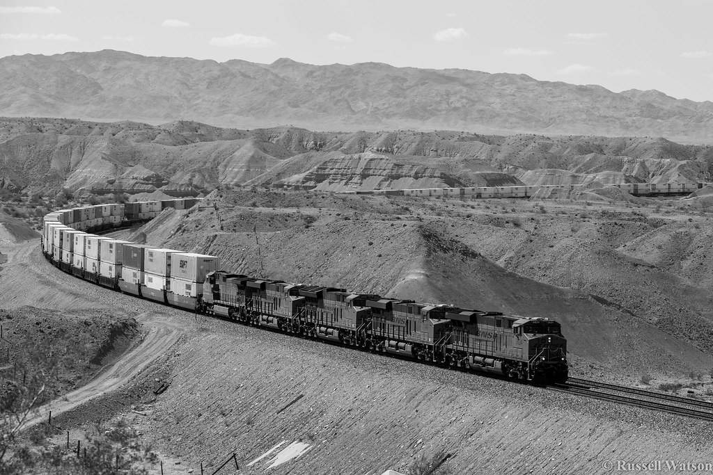 BNSF 6624 Needles, CA BNSF 6624 makes its way across the S… Flickr
