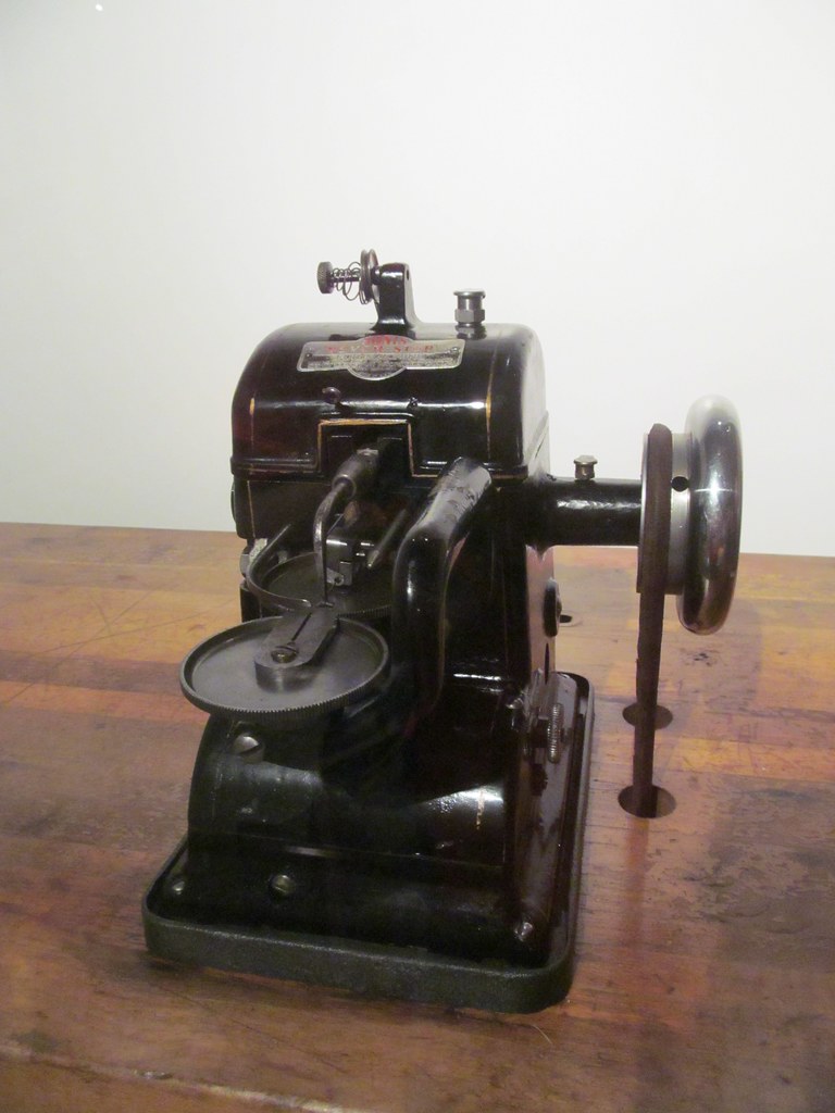 Bonis never stop fur sewing machine The Bonis Sewing Machi… Flickr