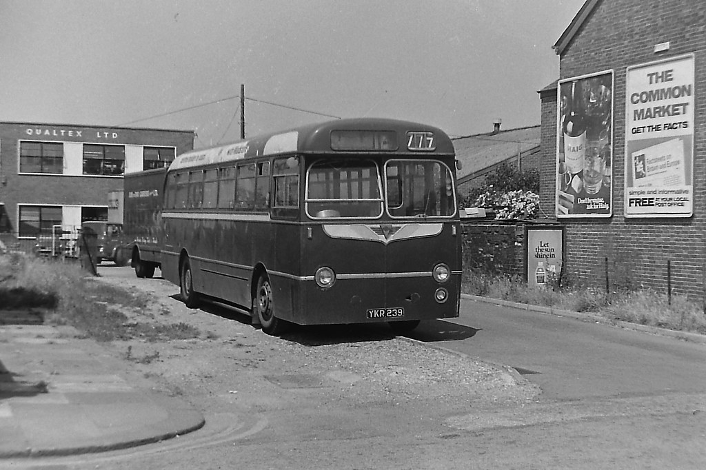 Maidstone & District YKR239 AEC Reliance Beadle B42F new19… Flickr
