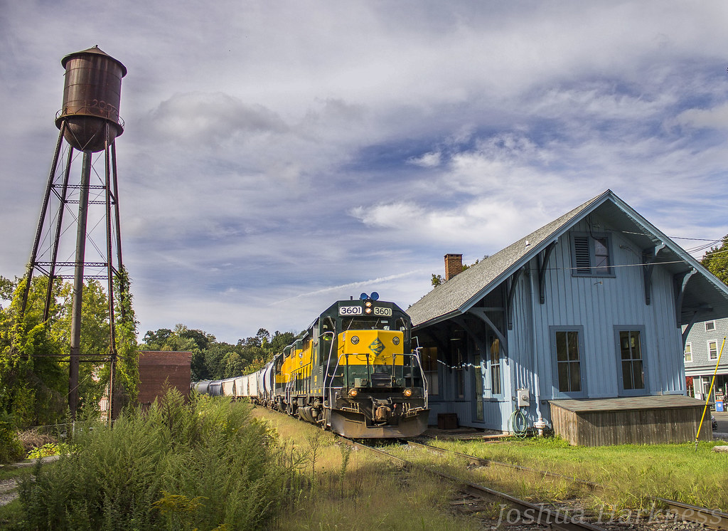 NX12 at Housatonic Underway through the village of Housat… Flickr