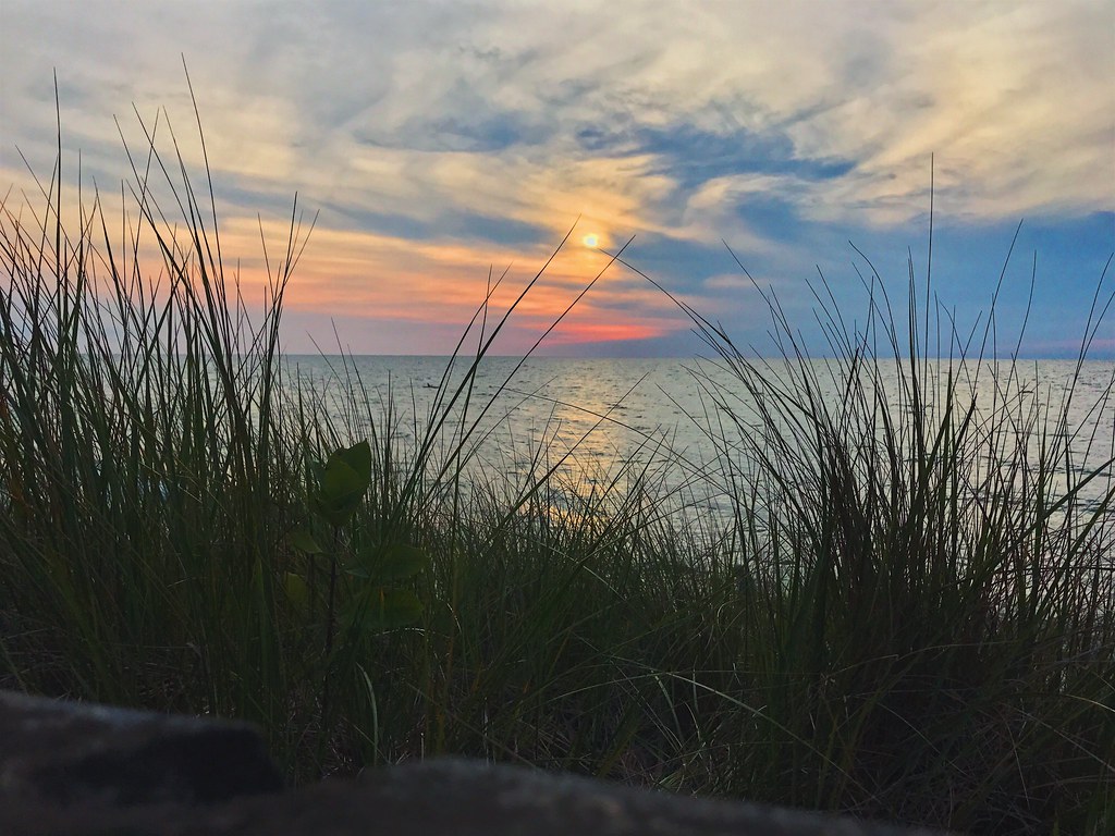 Sunset over Lincoln Township Beach in Stevensville, Michig… Flickr
