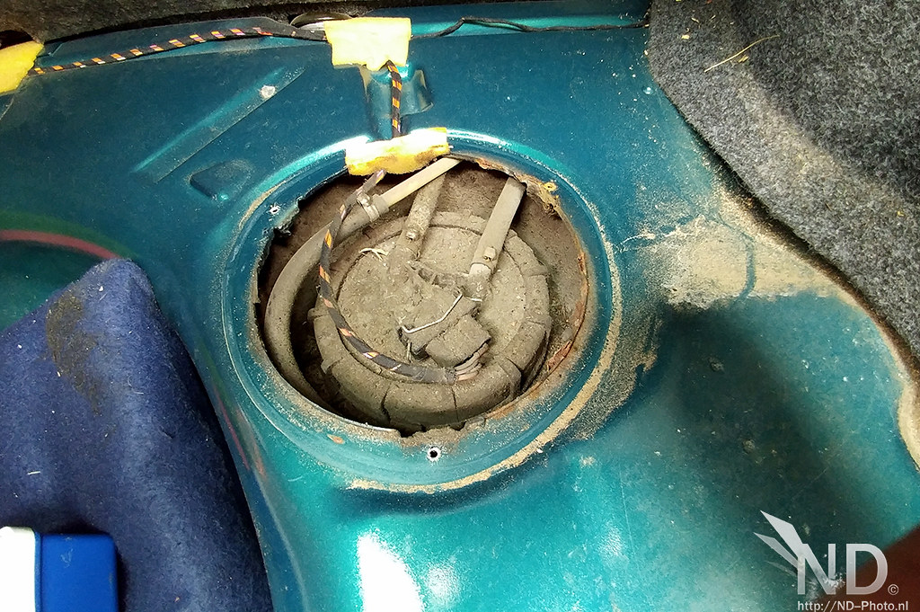 VW Golf MK3 GTI / Replacing the Fuel Pump 1H0919051AK a photo on