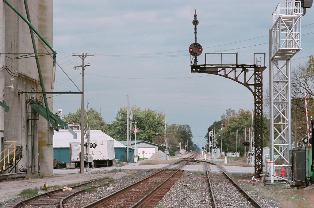 CSXT Tontogany, OH View looking northward on CSXT's Tole… Flickr