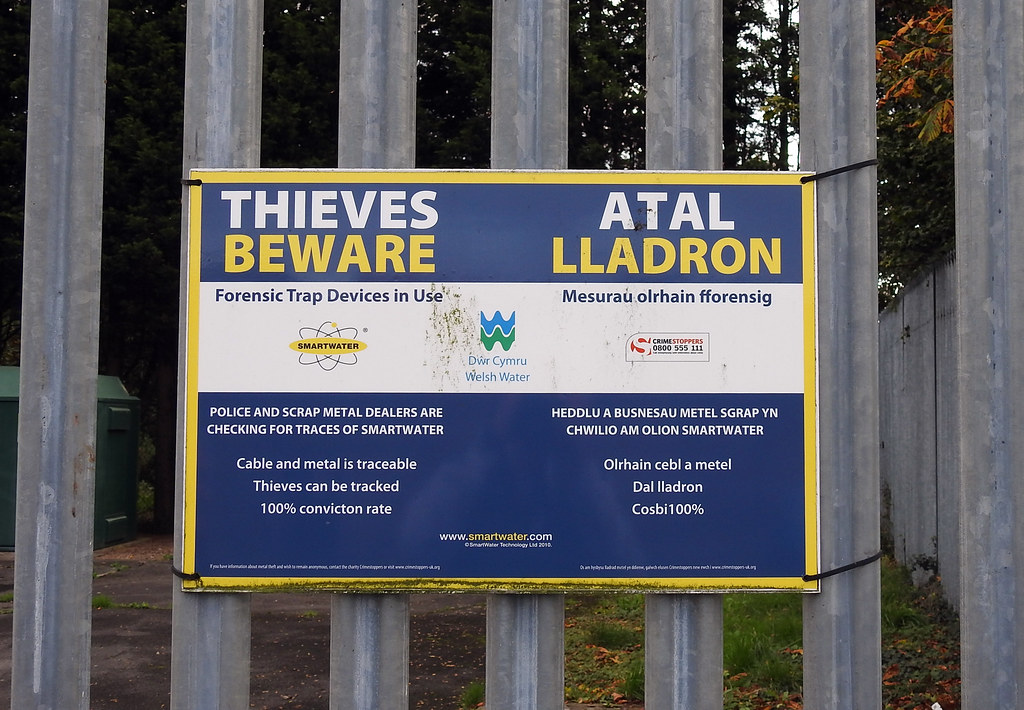 Warning Sign, Cardiff Road, Barry 20 October 2017 Atal Lla… Flickr