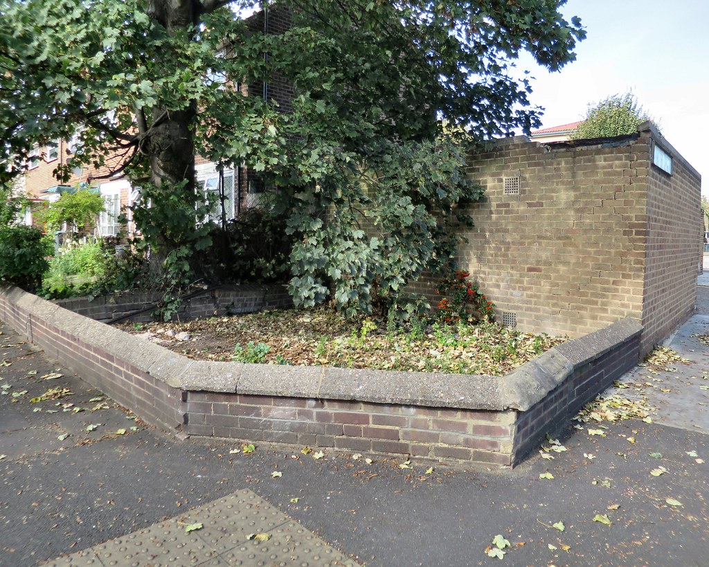 Corner of Scales Road and Dawlish Road These small corner … Flickr