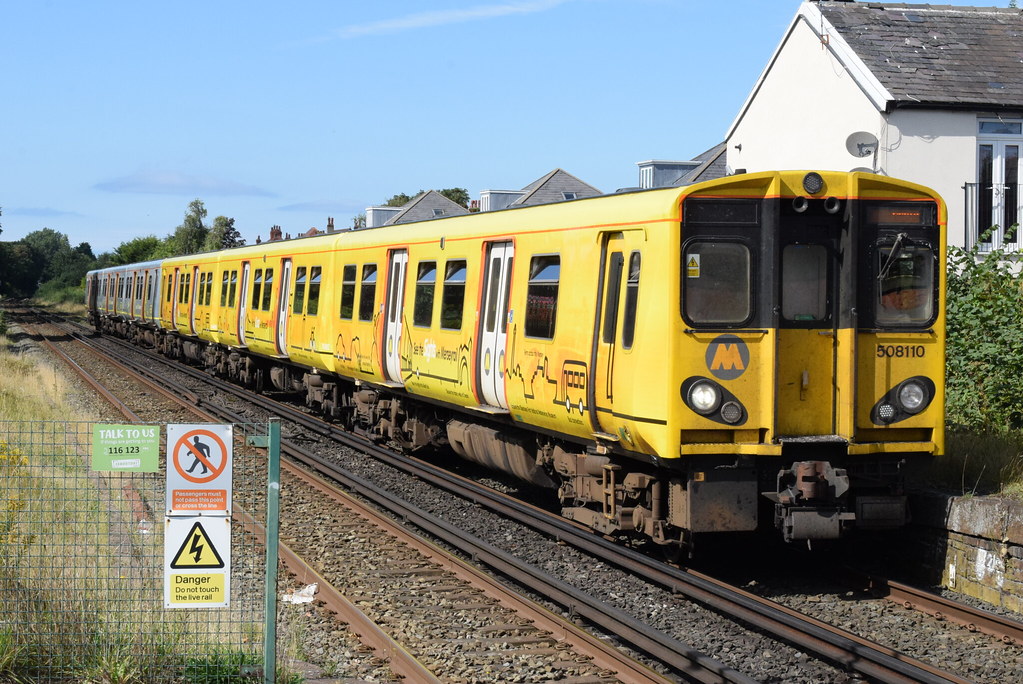 ME 508110 and 508122 Blundellsands and Crosby train stat… Flickr