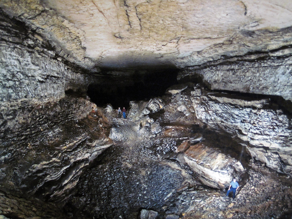 Giant canyon passage (Dismal Hollow, Mammoth Cave, Kentucky, USA) a