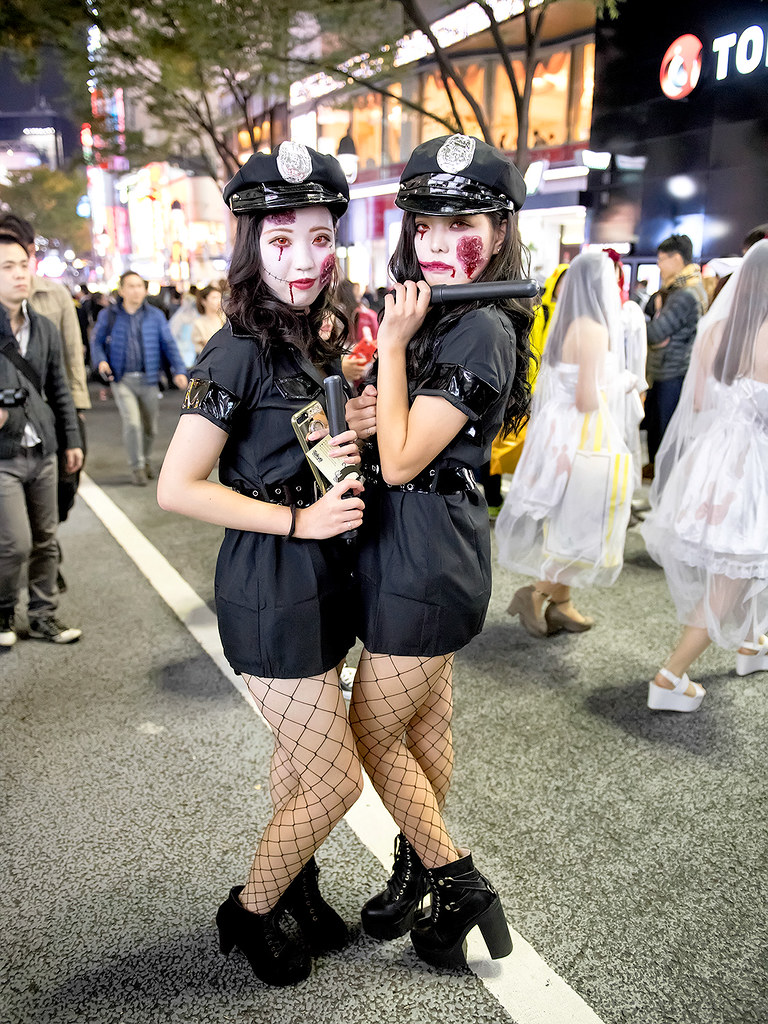 Japanese Halloween Costumes Halloween costumes on the stre… Flickr