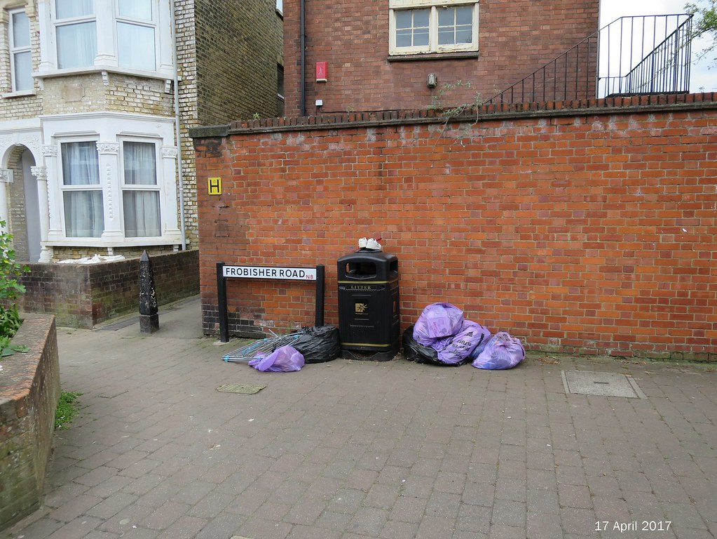 Frobisher Road near Harringay Passage 17 April 2017. The… Flickr