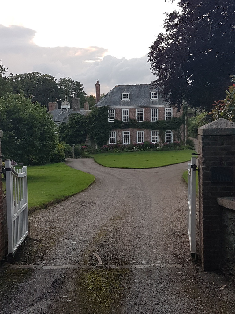 Hatt house Hatt House, Botusfleming near Saltash, the Resi… Flickr