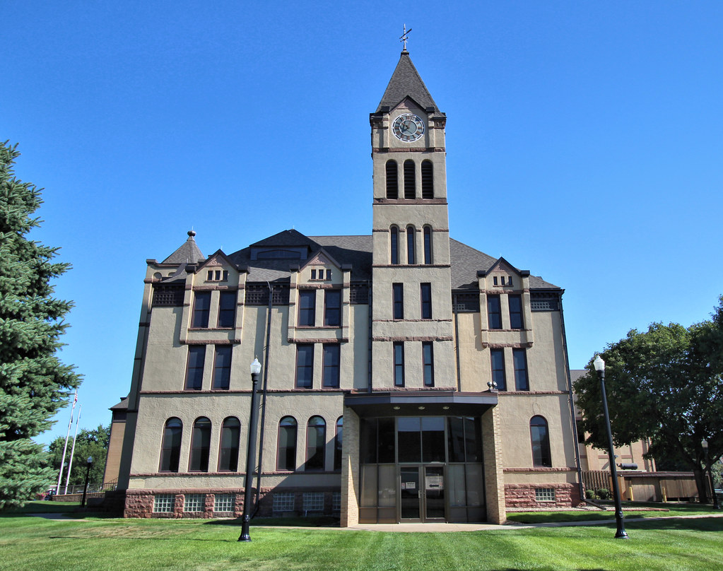 Lincoln County Courthouse Canton, SD Tom McLaughlin Flickr