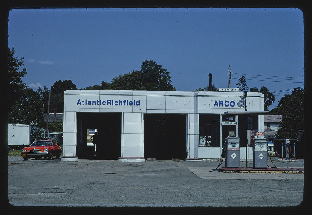Arco gas station, closer view, Route 10, Deposit, New York… Flickr