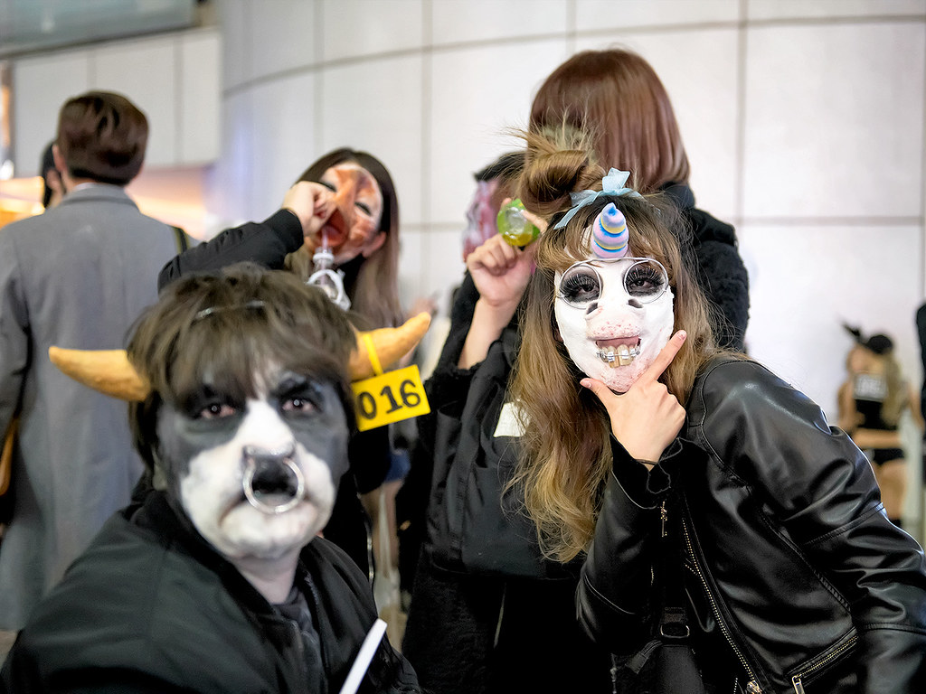 Japanese Halloween Costumes Halloween costumes on the stre… Flickr