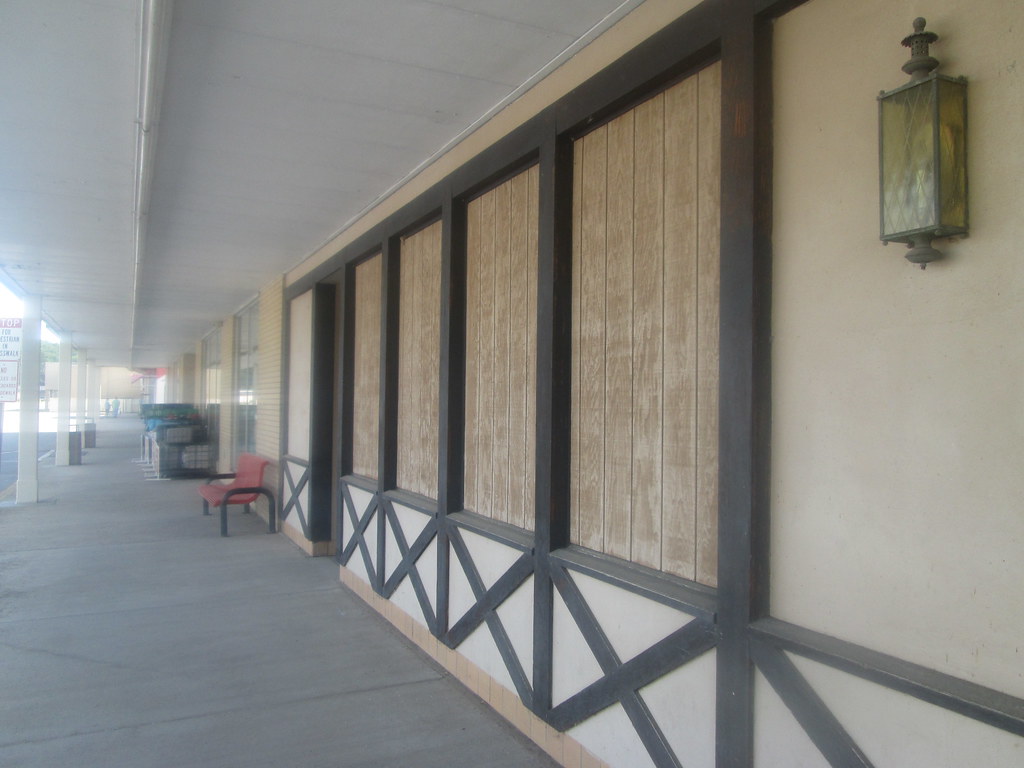 The Old Bradford Big Lots Now closed and replaced by a new… Flickr