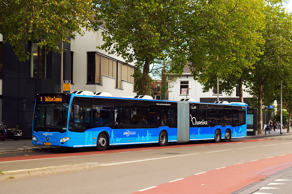 Syntus 4201 Zwolle 21 meter bus, capaciteit 198 passagie… Flickr