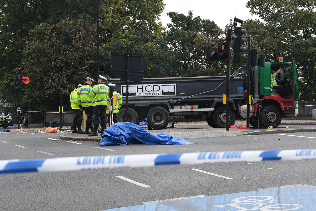 Female cyclist, 36, killed On Chelsea Bridge Female cyclis… Flickr