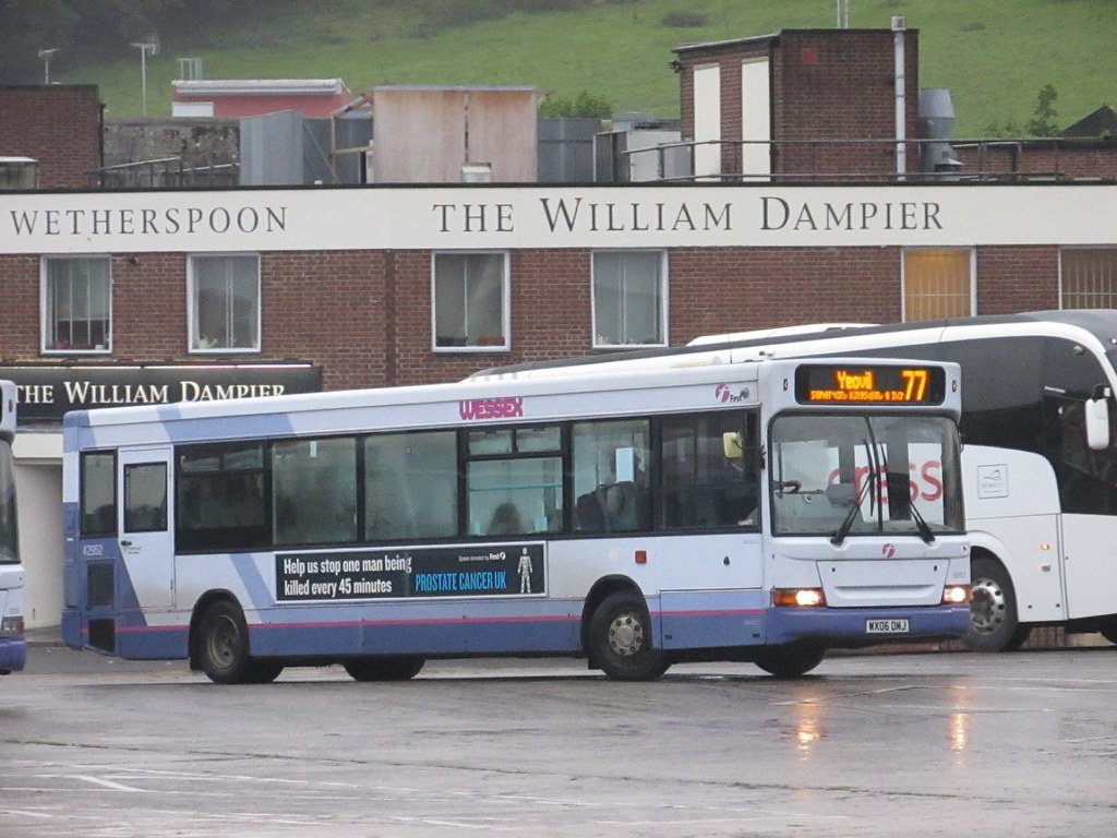 Buses of Somerset 42952 WX06OMJ Yeovil Bus Stn on 77 (1280… Flickr