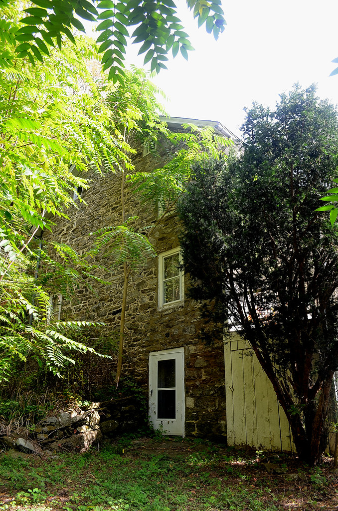 River Road House 2 An empty house on River Road in the Del… Flickr
