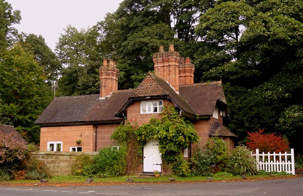 Lodge at the main gate to Vale Royal Abbey in Whitegate Ch… Flickr