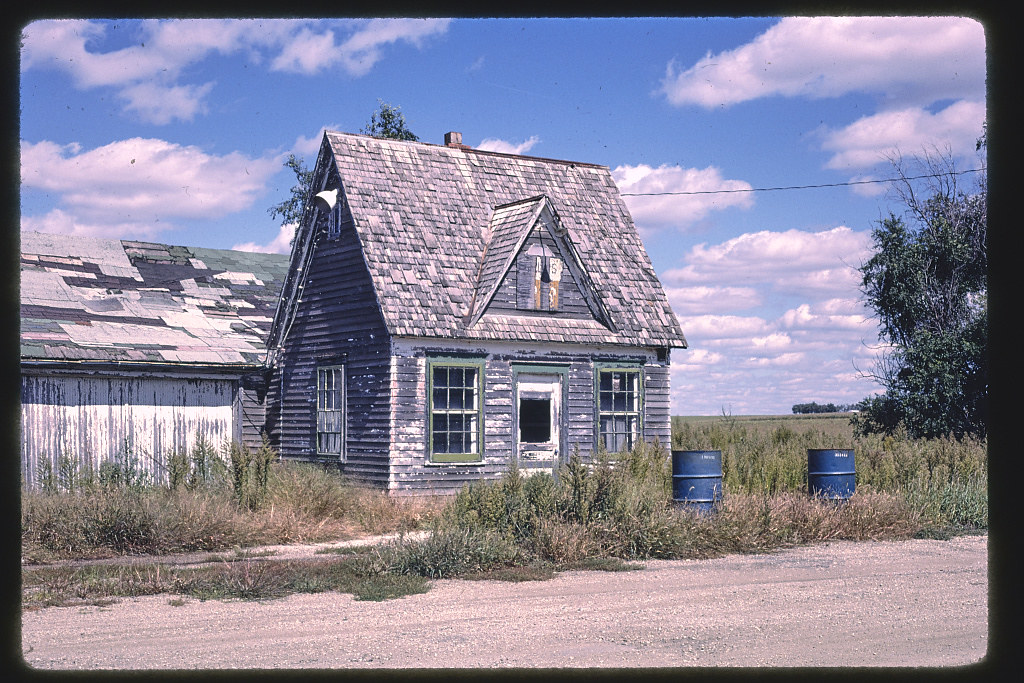Old gas station, angle 1, Route 175, Odebolt, Iowa (LOC) Flickr