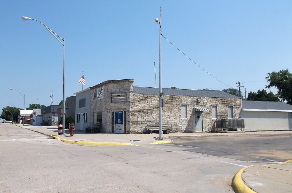 Tiger Tavern / Taverne tigrée Osmond, Nebraska, USA. Une t… Flickr