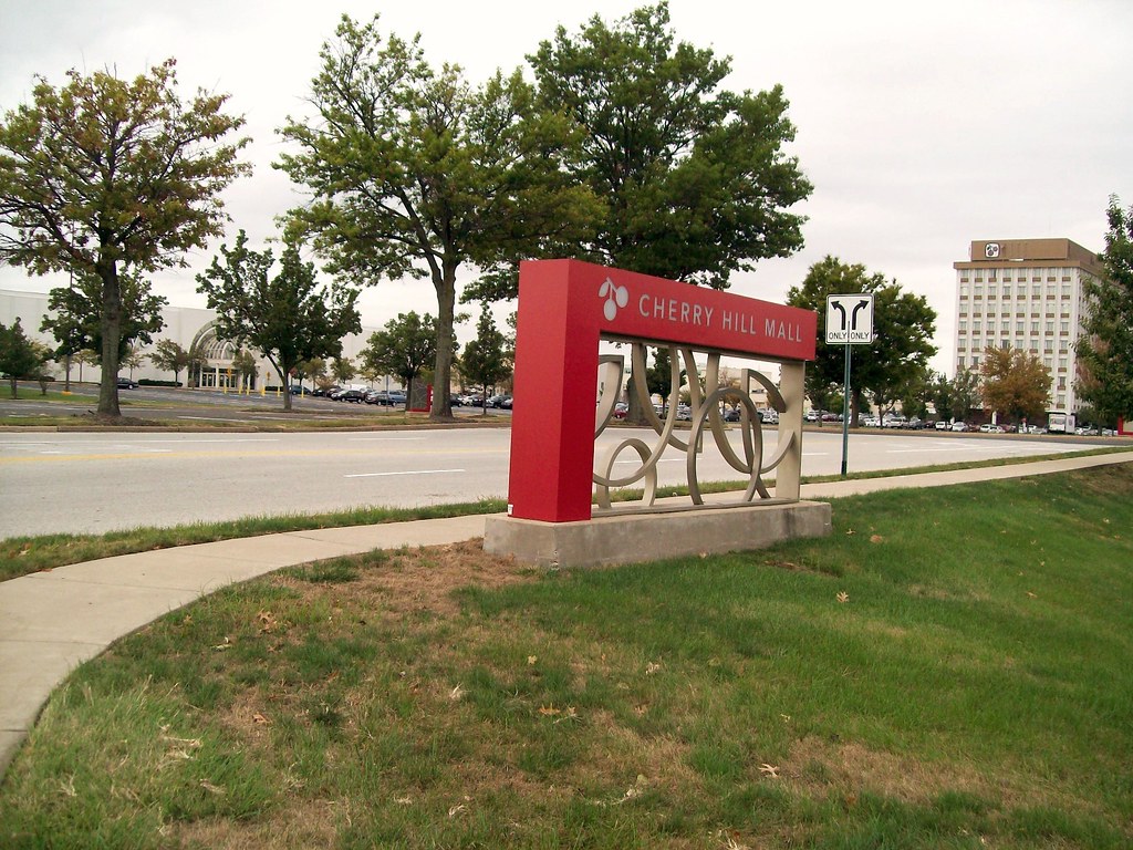 Cherry Hill Mall Entrance Sign A Cherry Hill Mall entrance… Flickr