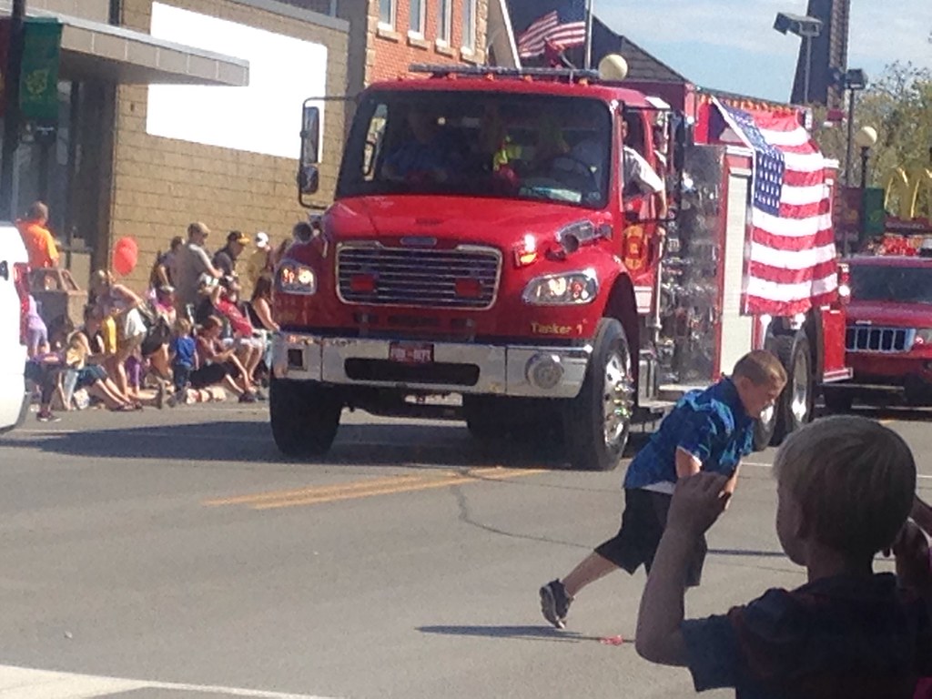 Strattanville 660 Tanker 1 in the Autumn Leaf Festival Par… Flickr