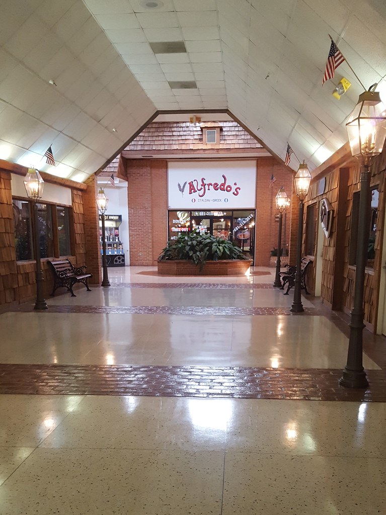 Greenbrier Valley Mall Lewisburg, WV August 2017 Mike Kalasnik Flickr