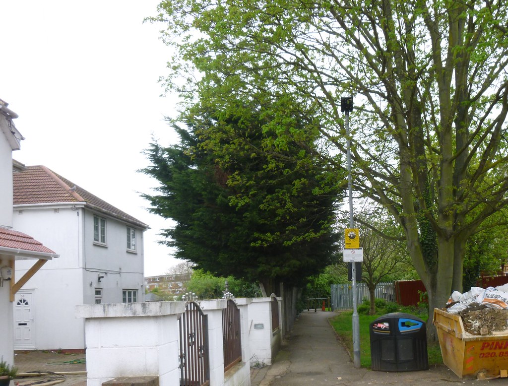 020.r.To.FernLane.26.04.15 From Hibernia Road in Hounslow … Flickr