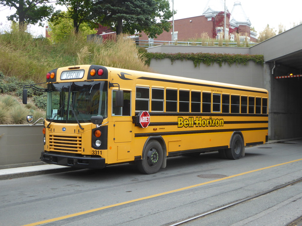 DT517 Autobus Bell Horizon 3311 TroisRivieres, du Fle… Flickr