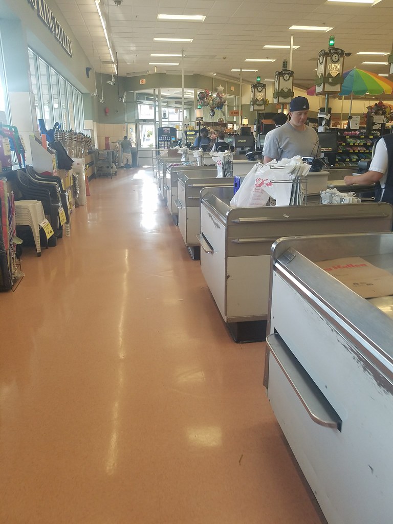 King Kullen, Huntington Station, NY Built/opened in the ea… Flickr