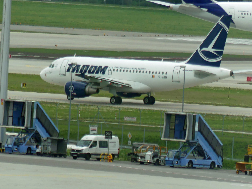 YRASD_AIRBUS 318111_3225_4A0664_TAROM_MUNICH_05SEP17 Flickr