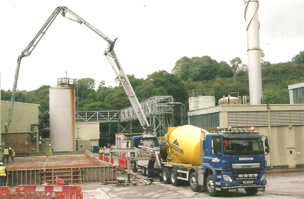 SR17EVS Breedon DAF CF440 8x4 concrete mixer working with … Flickr