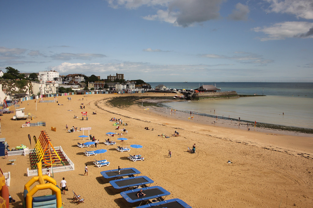 Broadstairs beach The beach at Broadstairs, Kent, on 12th … Flickr