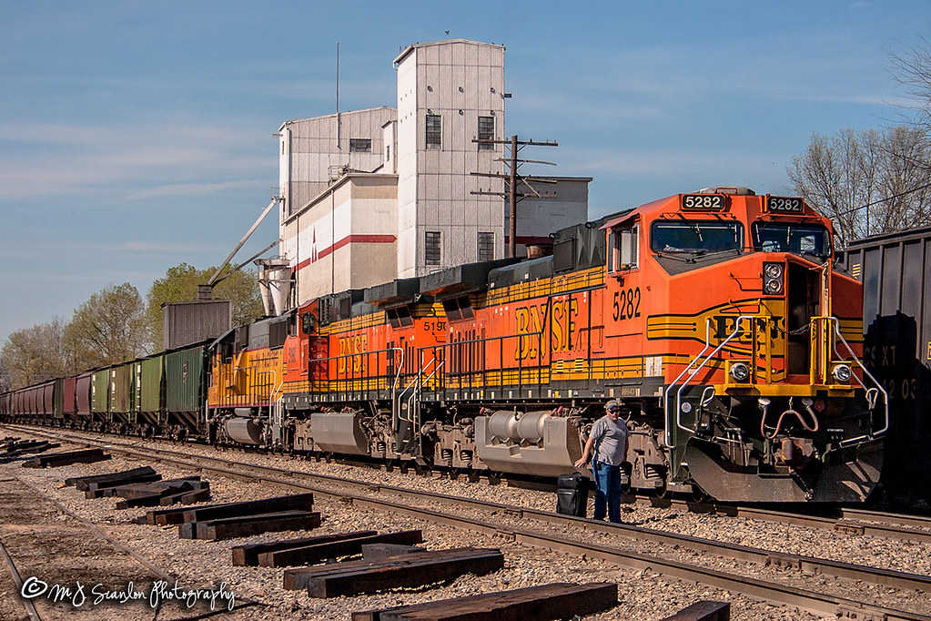 BNSF 5282 GE C449W CN Memphis Subdivision BNSF grain … Flickr