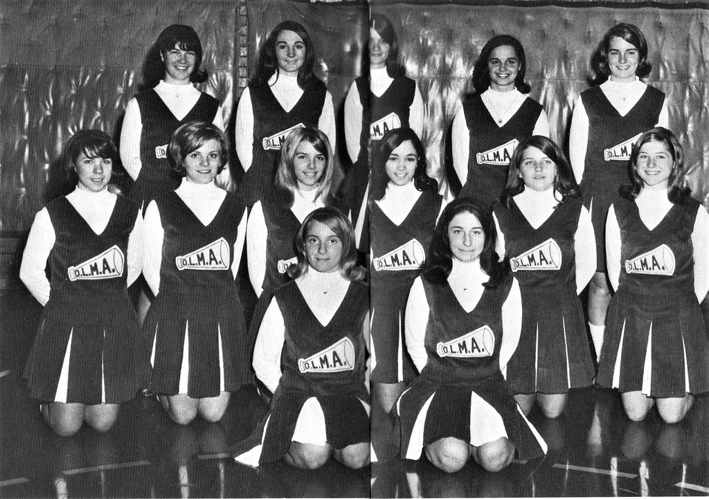 Cheerleaders at Our Lady of Mercy Academy in 1966 Syosset,… Flickr