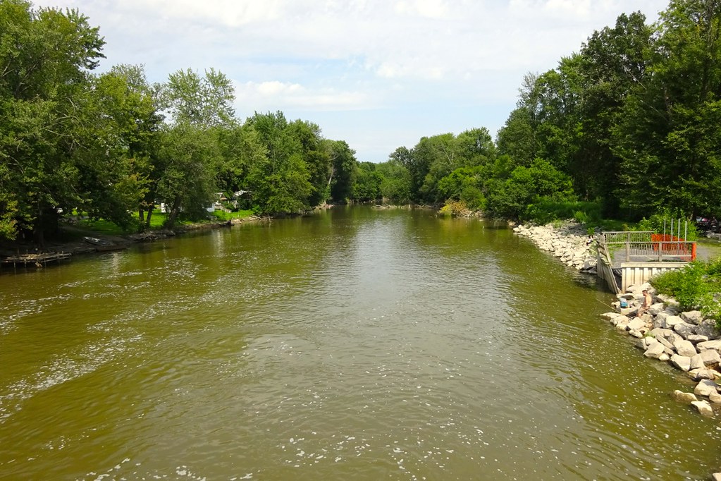Clyde River The Clyde River joins and breaks away from the… Flickr