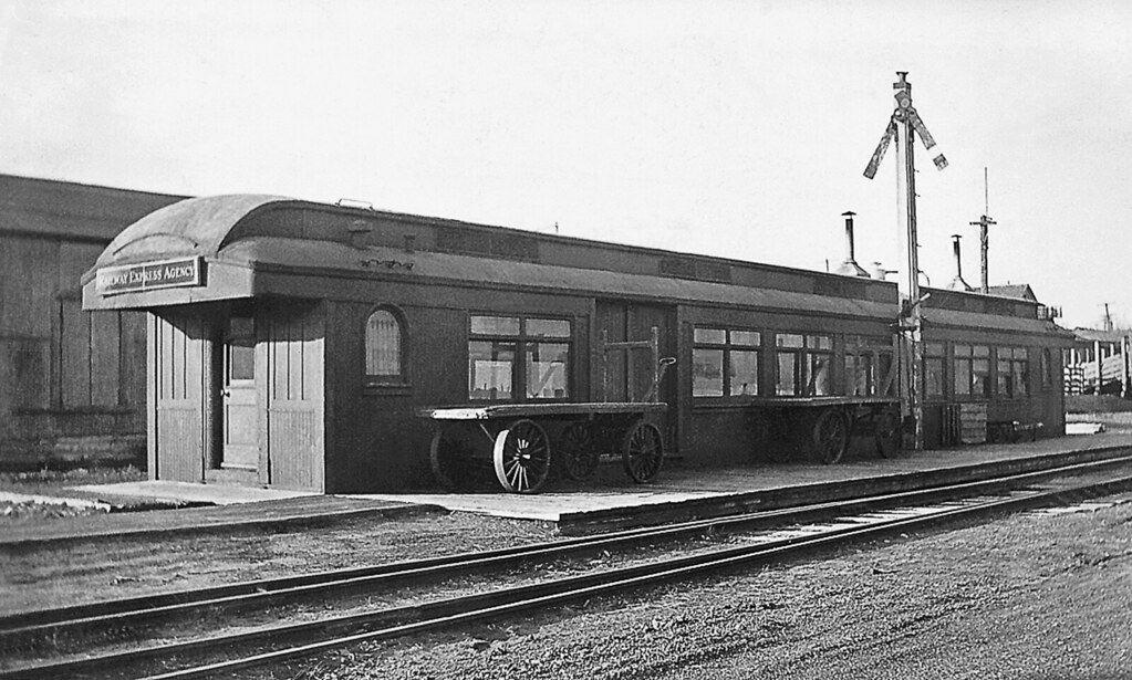 CB&Q Depot a photo on Flickriver