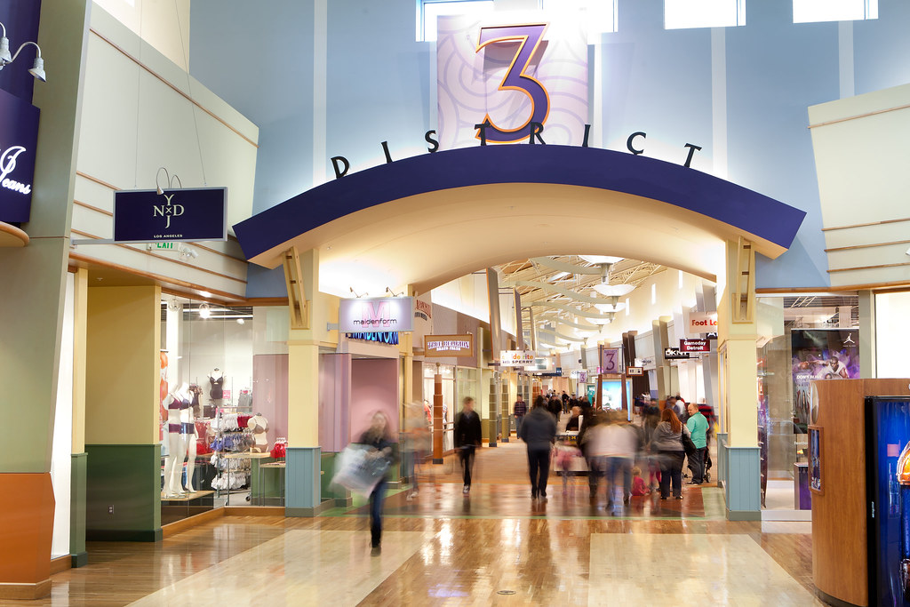 Great Lakes Crossing Outlets Auburn Hills, MI Interior Taubman