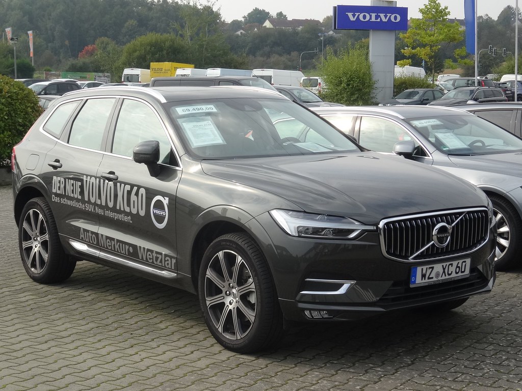 2017 Volvo XC60 A new Volvo XC60 in front of a dealership … Flickr