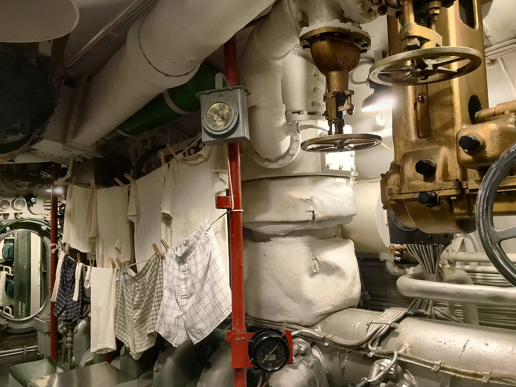 Submarine engine room laundry Forward engine room with lau… Flickr