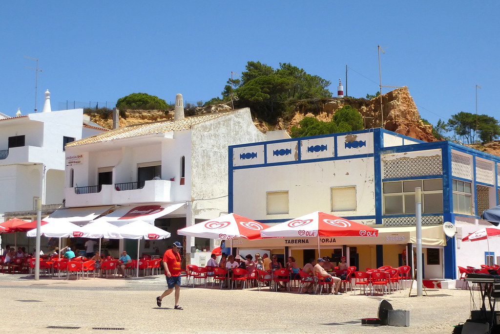 Olhos d´Água Restaurants in der Rua 25 de Abril Helgoland01 Flickr