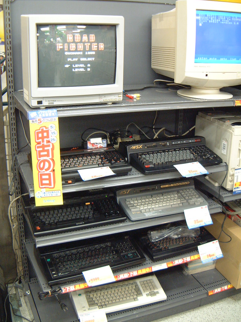 Emesekis variados MSX computers in a secondhand electroni… Flickr