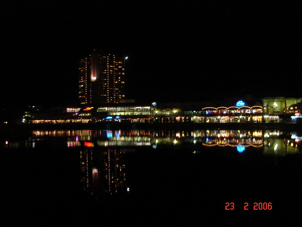 Bloemfontein waterfront Bloemfontein Waterfront in the eve… Flickr