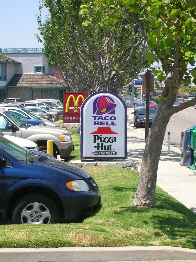 Taco Bell/Pizza Hut Express + McDonald's DriveThru Flickr