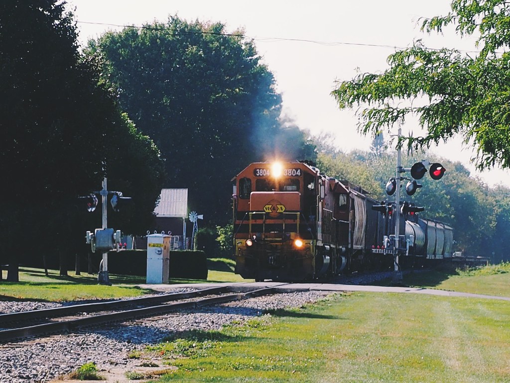 Le train du SLR passe à Acton Vale, QC,Canada Lise1011 Flickr