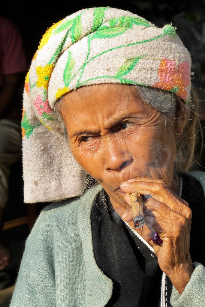 Le cigare / Femme Yao Thaïlande Jean Michel Flickr