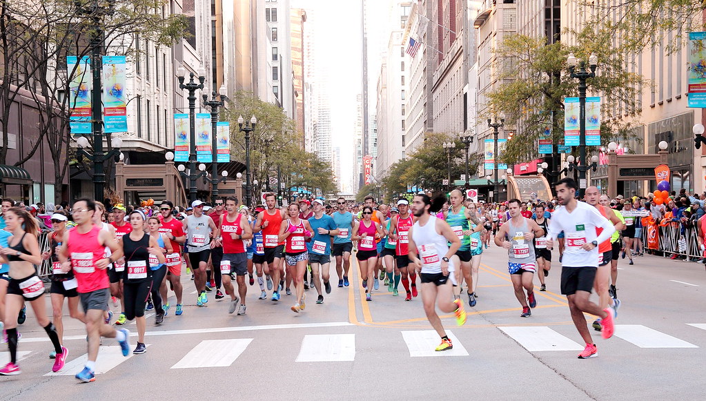 2017 Chicago Marathon . State street the first wave. Flickr
