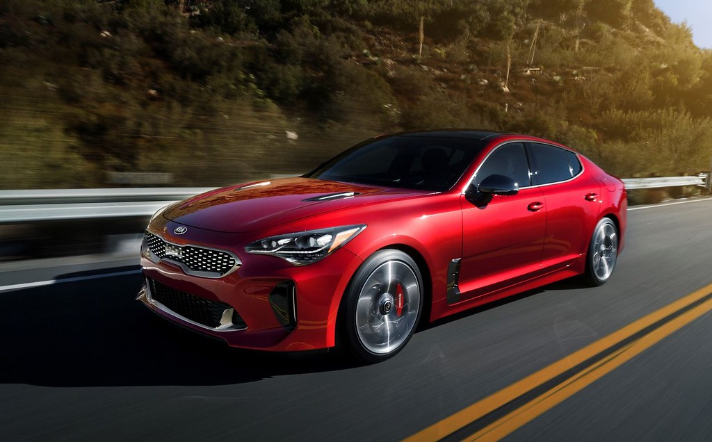 Kia Stinger против Audi S5 Sportback Kia Stinger — это авт… Flickr